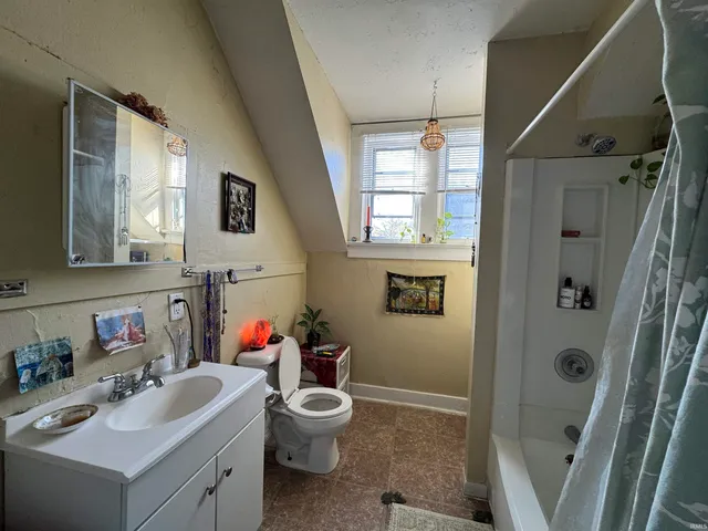 $179,900 | 3201 Dinnen Avenue, Fort Wayne, IN 46807