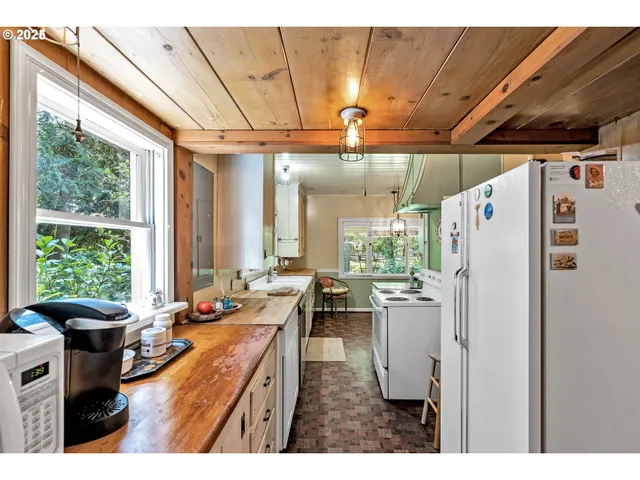 $699,900 | 63645 East Barlow Trail Road, Rhododendron, OR 97049