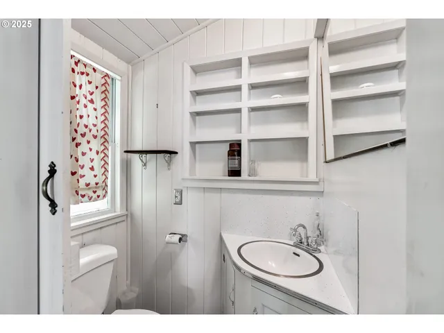 $699,900 | 63645 East Barlow Trail Road, Rhododendron, OR 97049