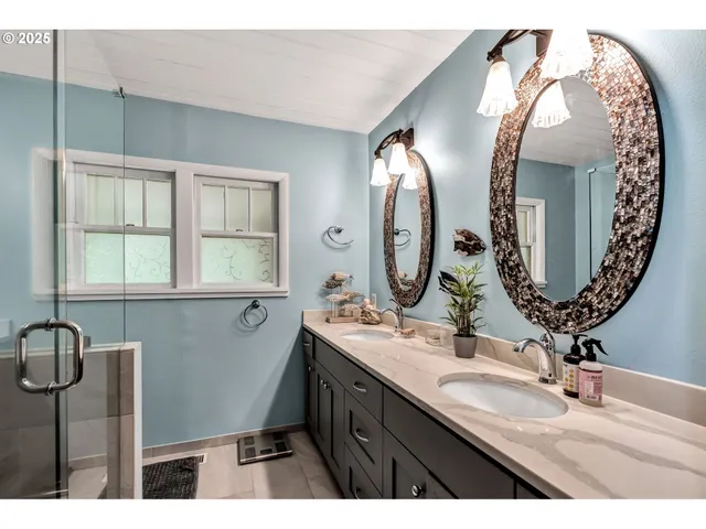 $699,900 | 63645 East Barlow Trail Road, Rhododendron, OR 97049