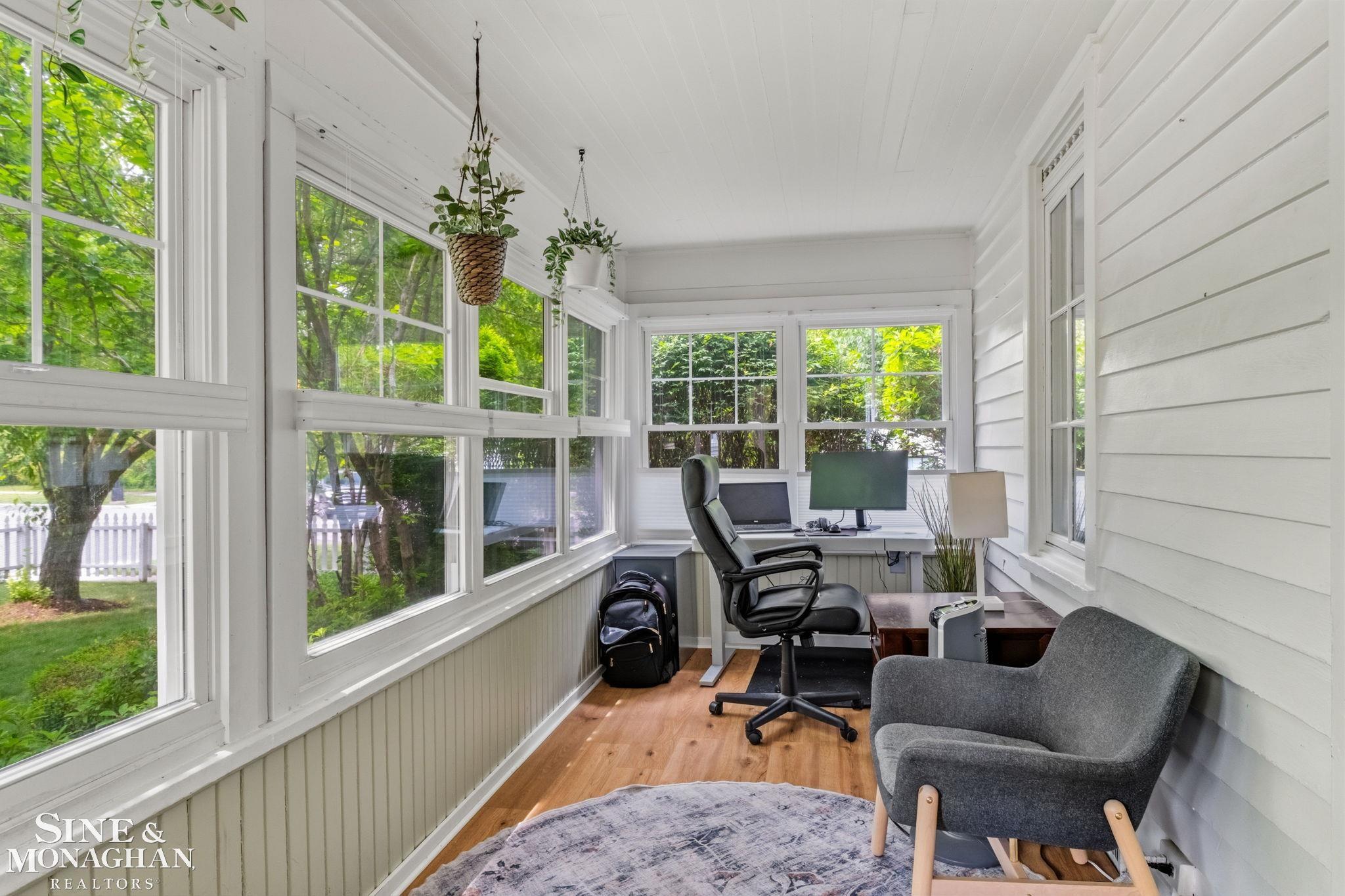 134 Kerby Road Grosse Pointe, MI 48236 - Photo 5 of 69 50213365-d3616278-8c6c-4da2-9b03-bfd6499aaf16.JPG