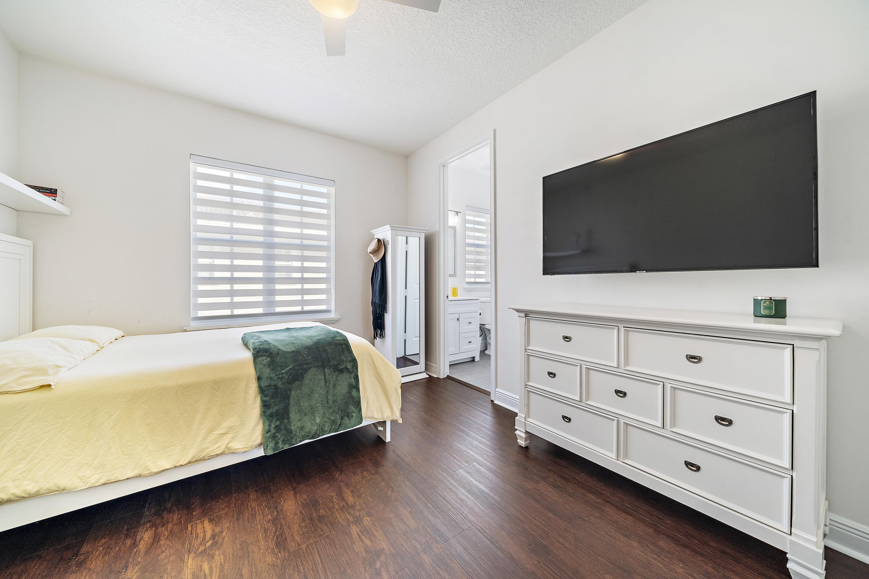 113 West Indian Crossing Circle Jupiter, FL 33458 - Photo 29 of 35 a living room with furniture and flat screen tv