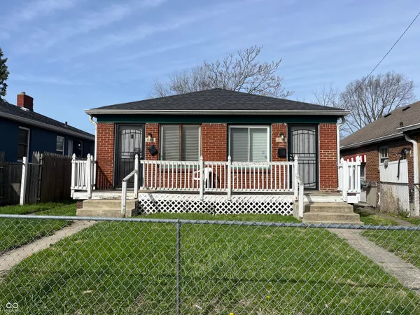 $875 | 628 North Oxford Street, Indianapolis, IN 46201