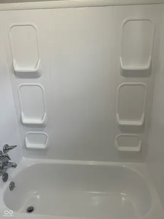 $875 | 628 North Oxford Street, Indianapolis, IN 46201