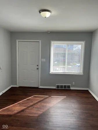 $875 | 628 North Oxford Street, Indianapolis, IN 46201