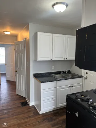 $875 | 628 North Oxford Street, Indianapolis, IN 46201