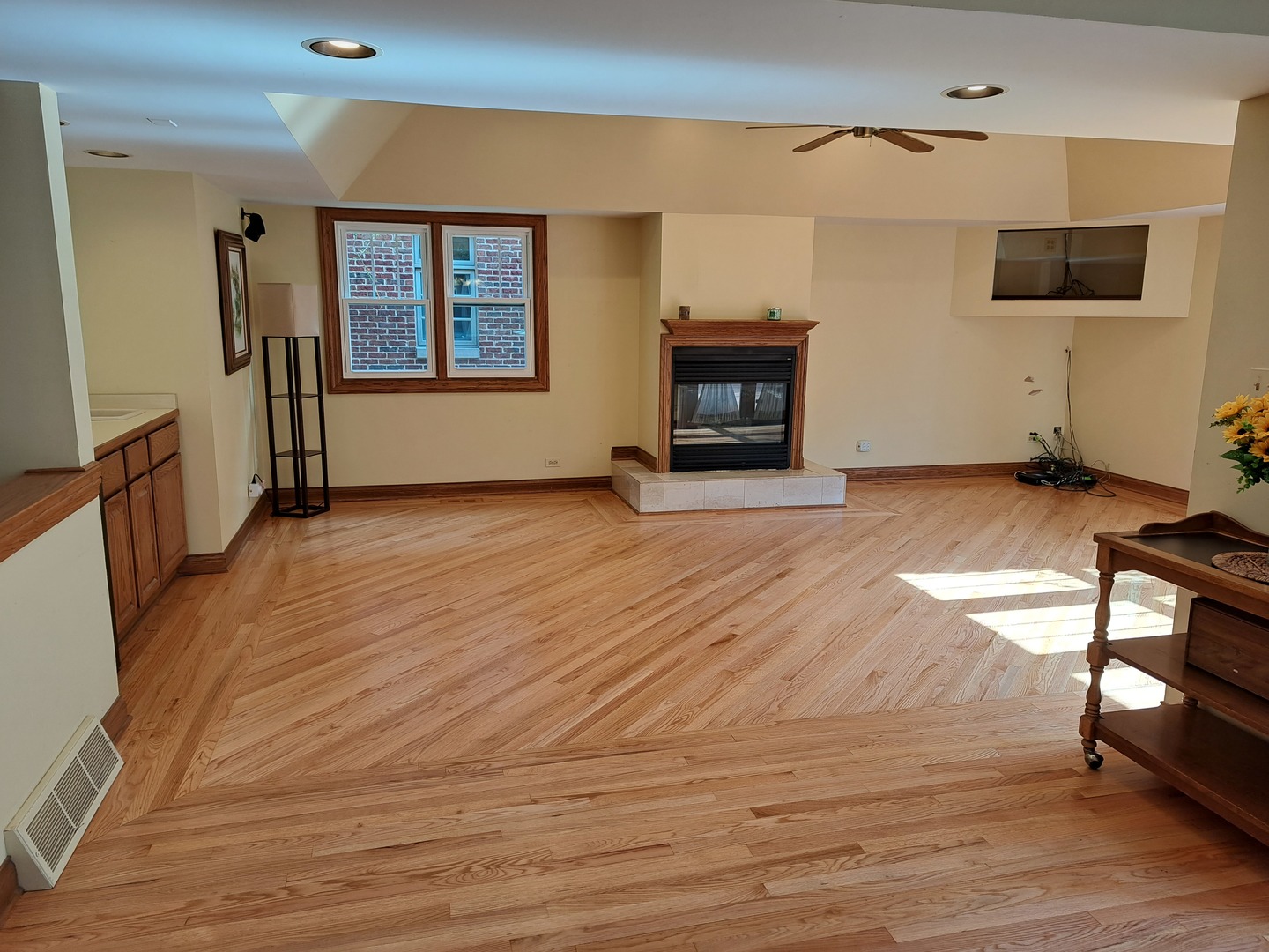 Undisclosed Address Park Ridge, IL 60068 - Photo 10 of 25 a view of livingroom with hardwood floor and a flat screen tv