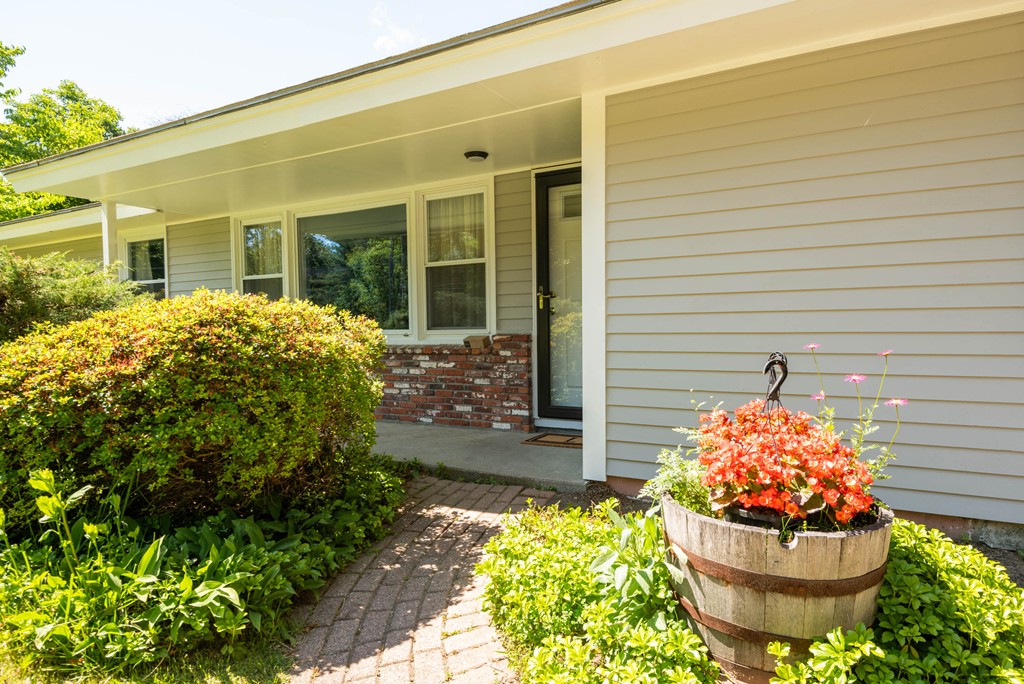 281 Linebrook Road Ipswich, MA 01938 - Photo 2 of 27