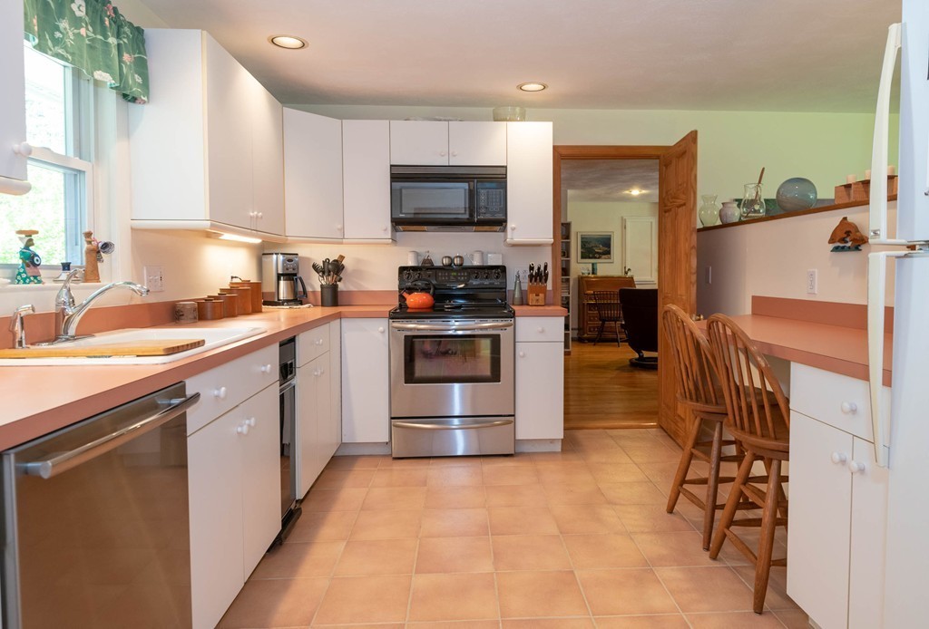 281 Linebrook Road Ipswich, MA 01938 - Photo 3 of 27