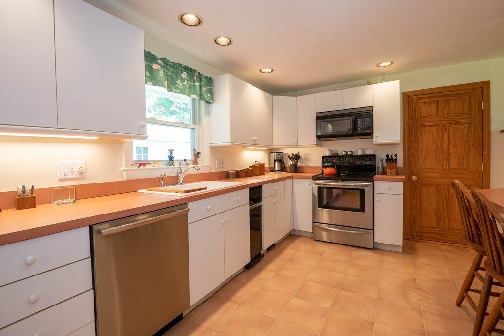 281 Linebrook Road Ipswich, MA 01938 - Photo 4 of 27