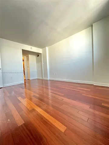 $475,000 | 345 Ocean Drive, Unit 1022, Miami Beach, FL 33139