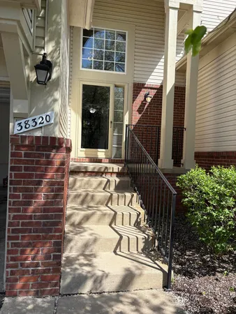 $295,000 | 38320 Saratoga Circle, Farmington Hills, MI 48331