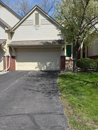$295,000 | 38320 Saratoga Circle, Farmington Hills, MI 48331