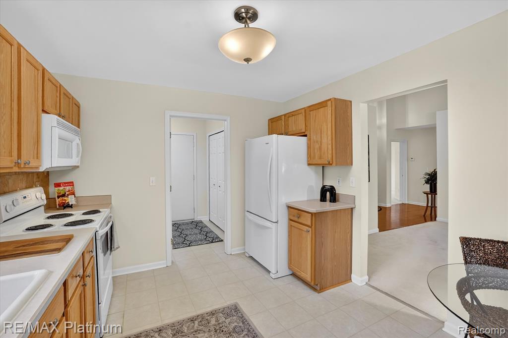 3341 Dewdrop Lane Howell, MI 48843 - Photo 18 of 46