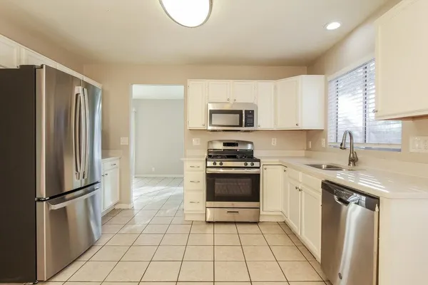 $2,245 | 6157 North 87th Lane, Glendale, AZ 85305