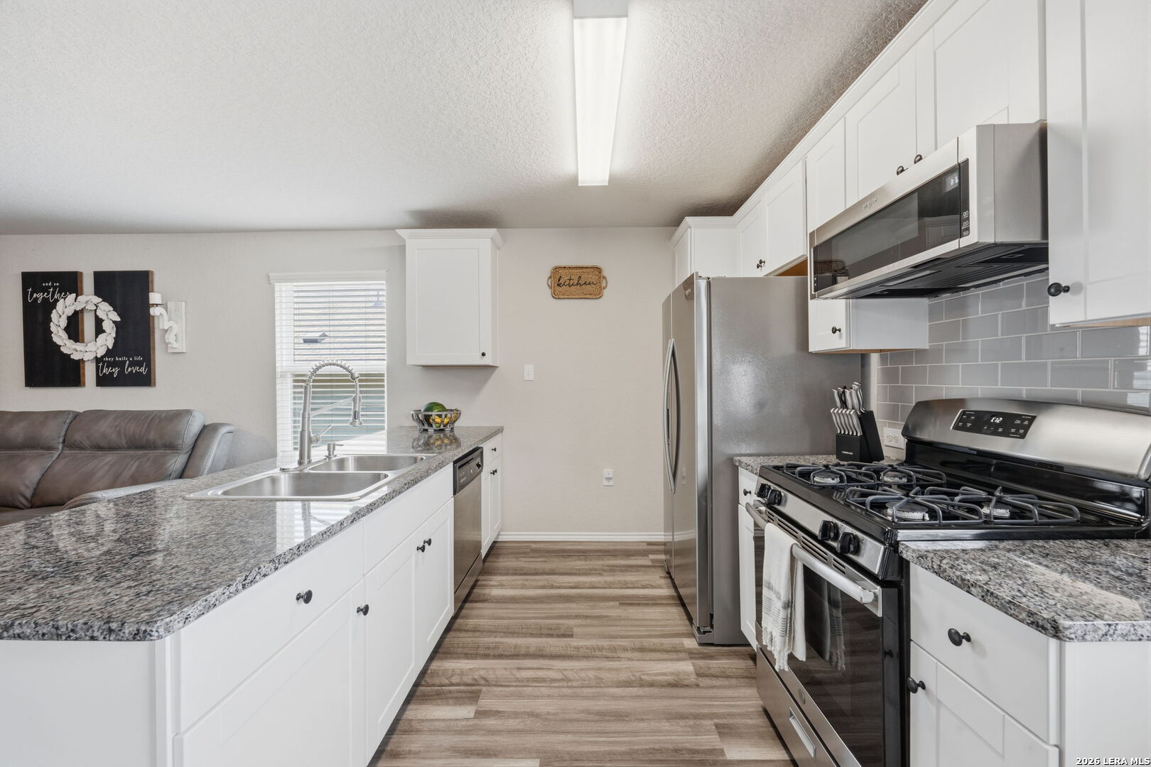 5530 Wander Way Bulverde, TX 78163 - Photo 10 of 40