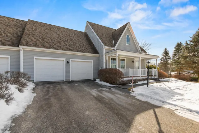 $725,000 | 9 Gables Drive, Unit 9, Yarmouth, ME 04096