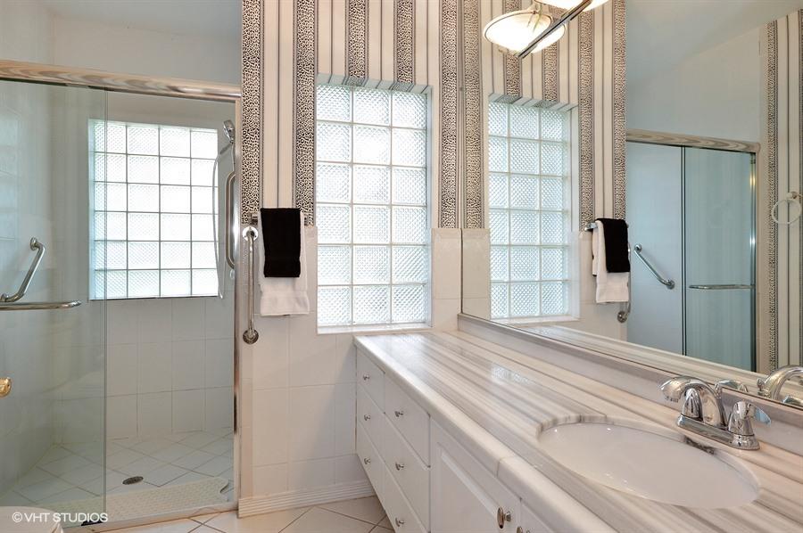 7123 Mariana Court Boca Raton, FL 33433 - Photo 19 of 24 Bathroom