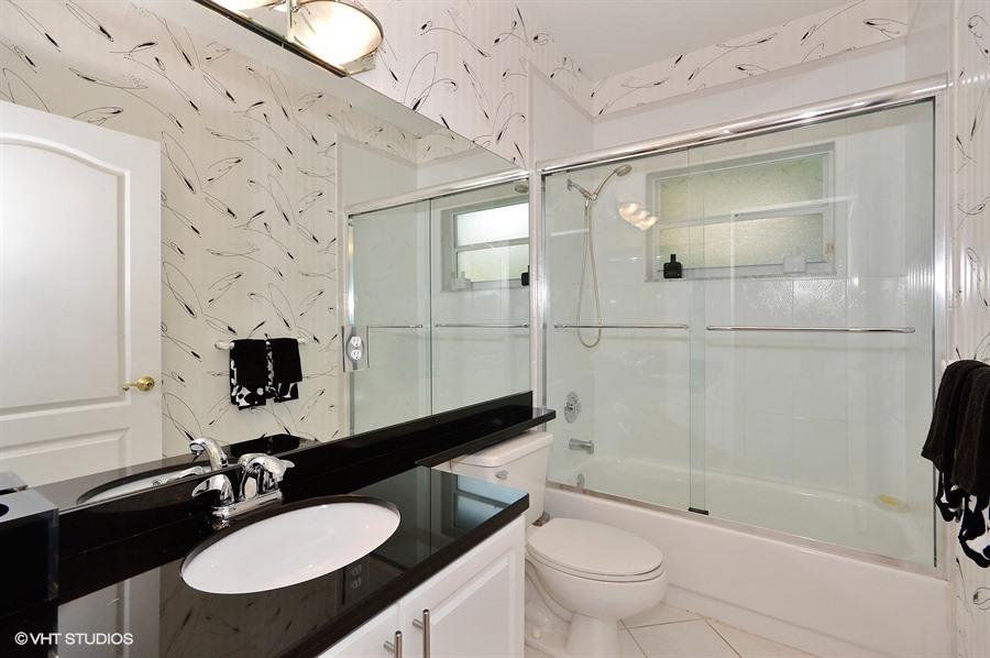 7123 Mariana Court Boca Raton, FL 33433 - Photo 20 of 24 Bathroom