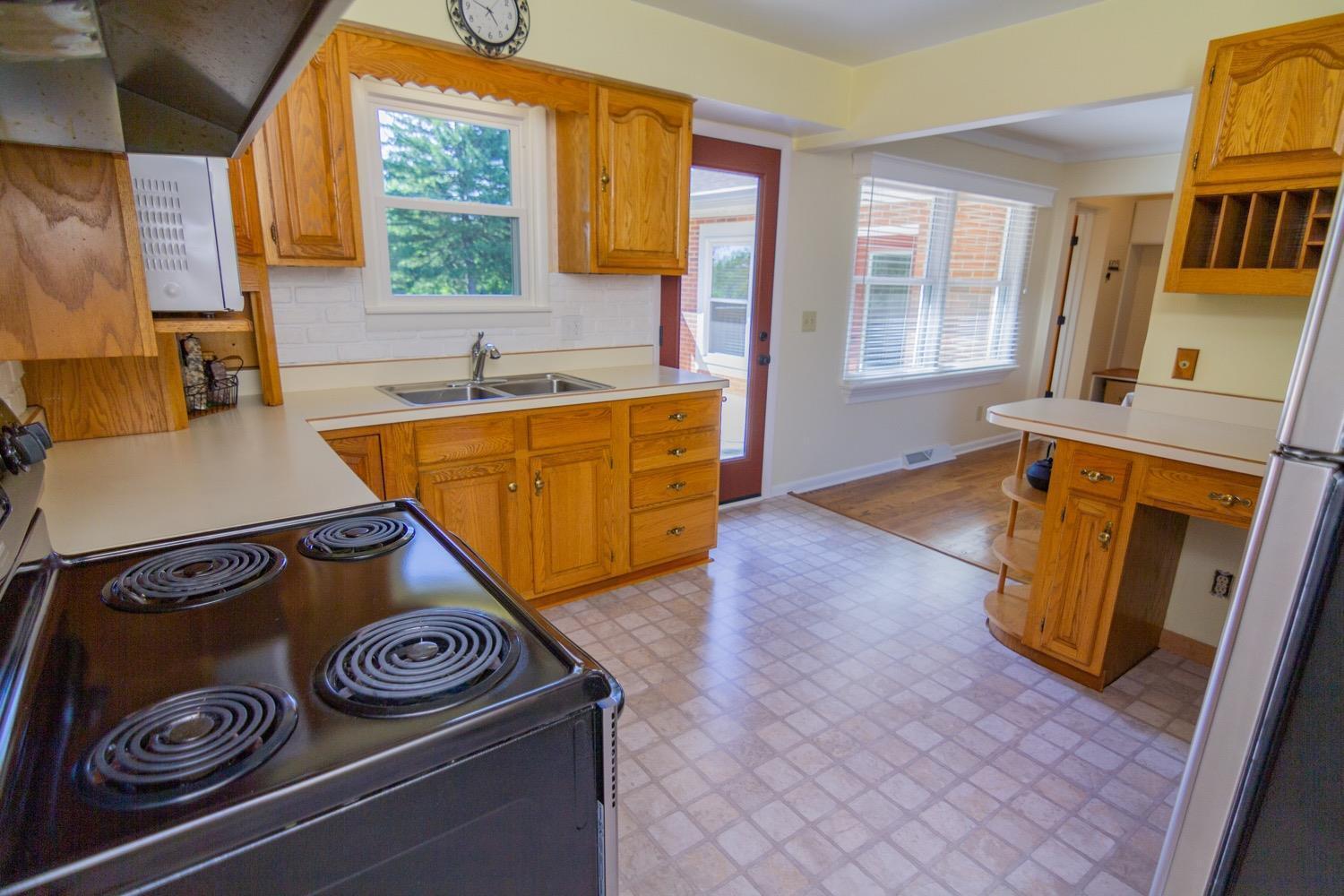 5204 Valley Ridge Road Cincinnati, OH 45247 - Photo 10 of 39 Gallery Image 10