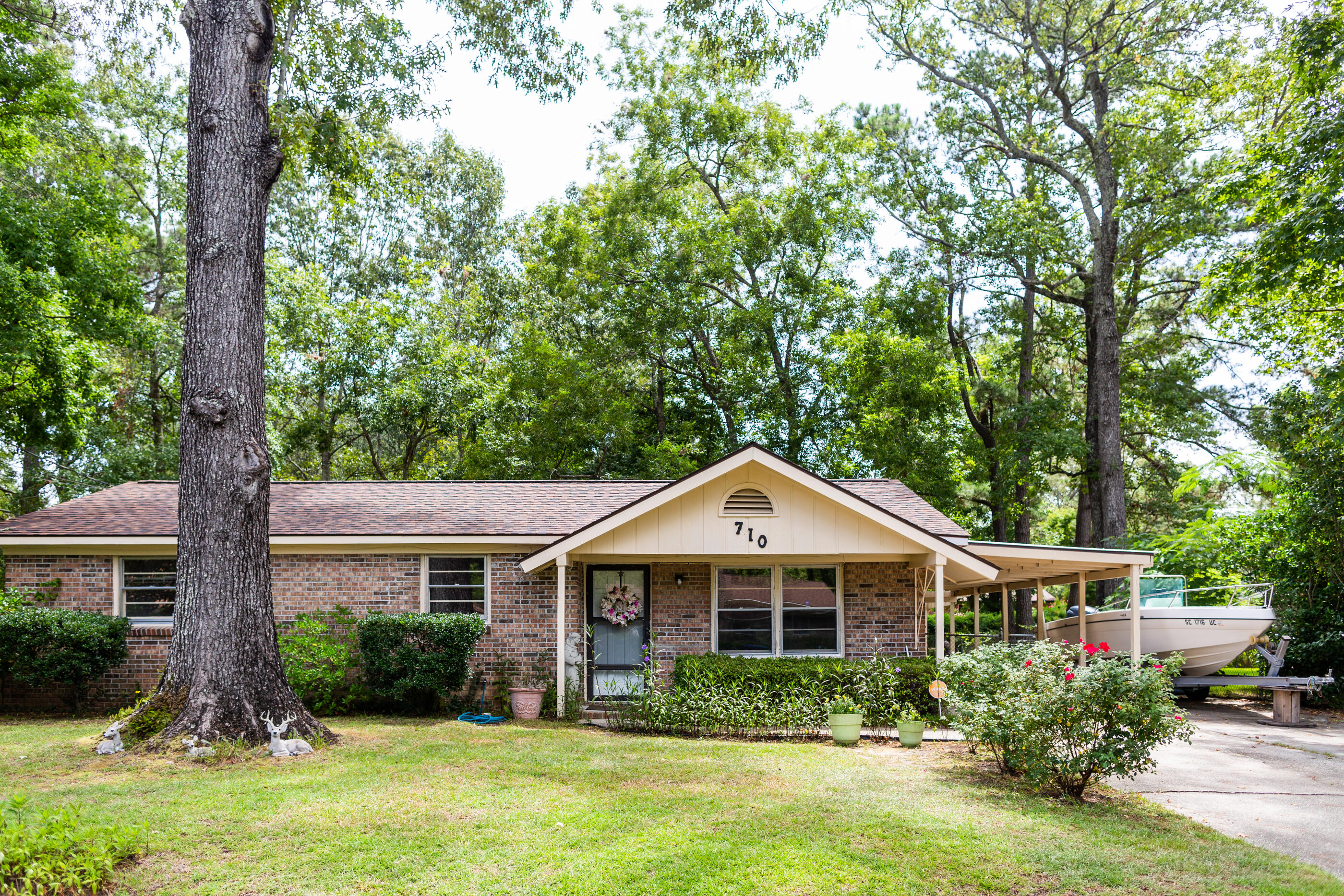 710 Hoss Road Charleston, SC 29414 - Photo 1 of 41 710 Hoss-44