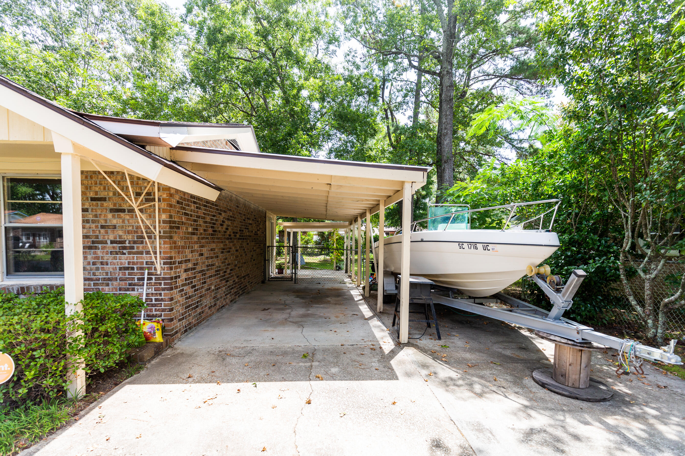 710 Hoss Road Charleston, SC 29414 - Photo 4 of 41 710 Hoss-37