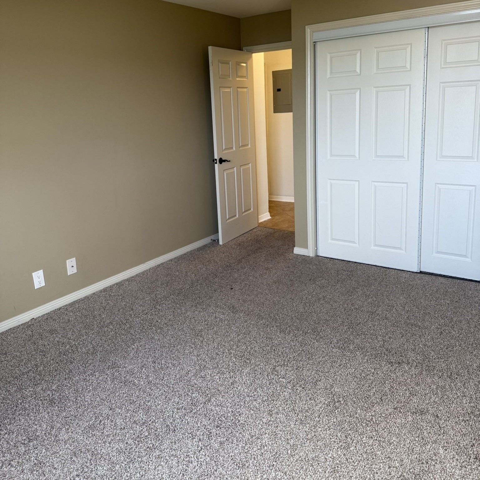 3525 Sage Road, Unit 716 Houston, TX 77056 - Photo 14 of 25 Bedroom 2