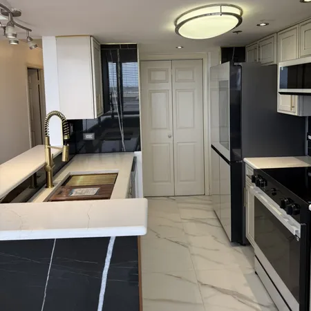 $2,400 | 3525 Sage Road, Unit 716, Houston, TX 77056