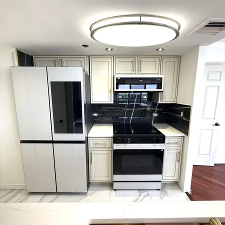 $2,400 | 3525 Sage Road, Unit 716, Houston, TX 77056