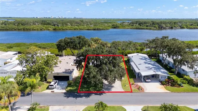 an aerial view of house with yard and lake view