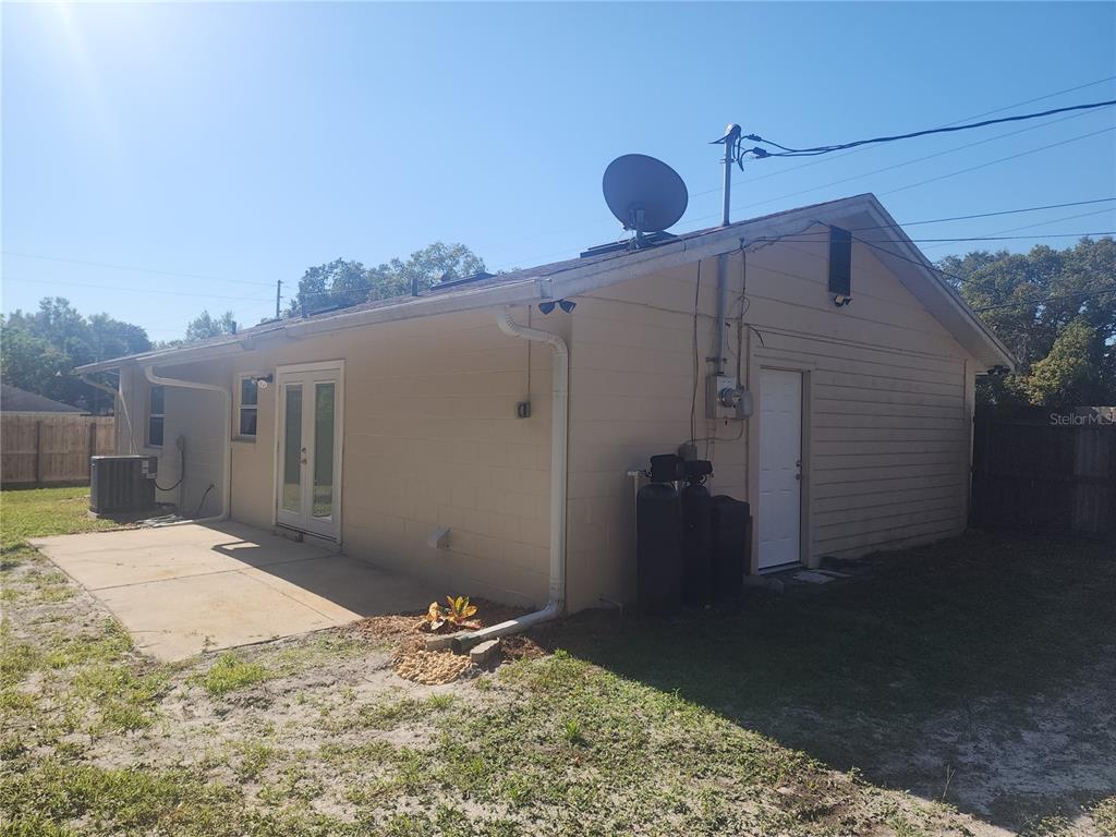 63 Estrella Road DeBary, FL 32713 - Photo 46 of 52 a backyard of a house