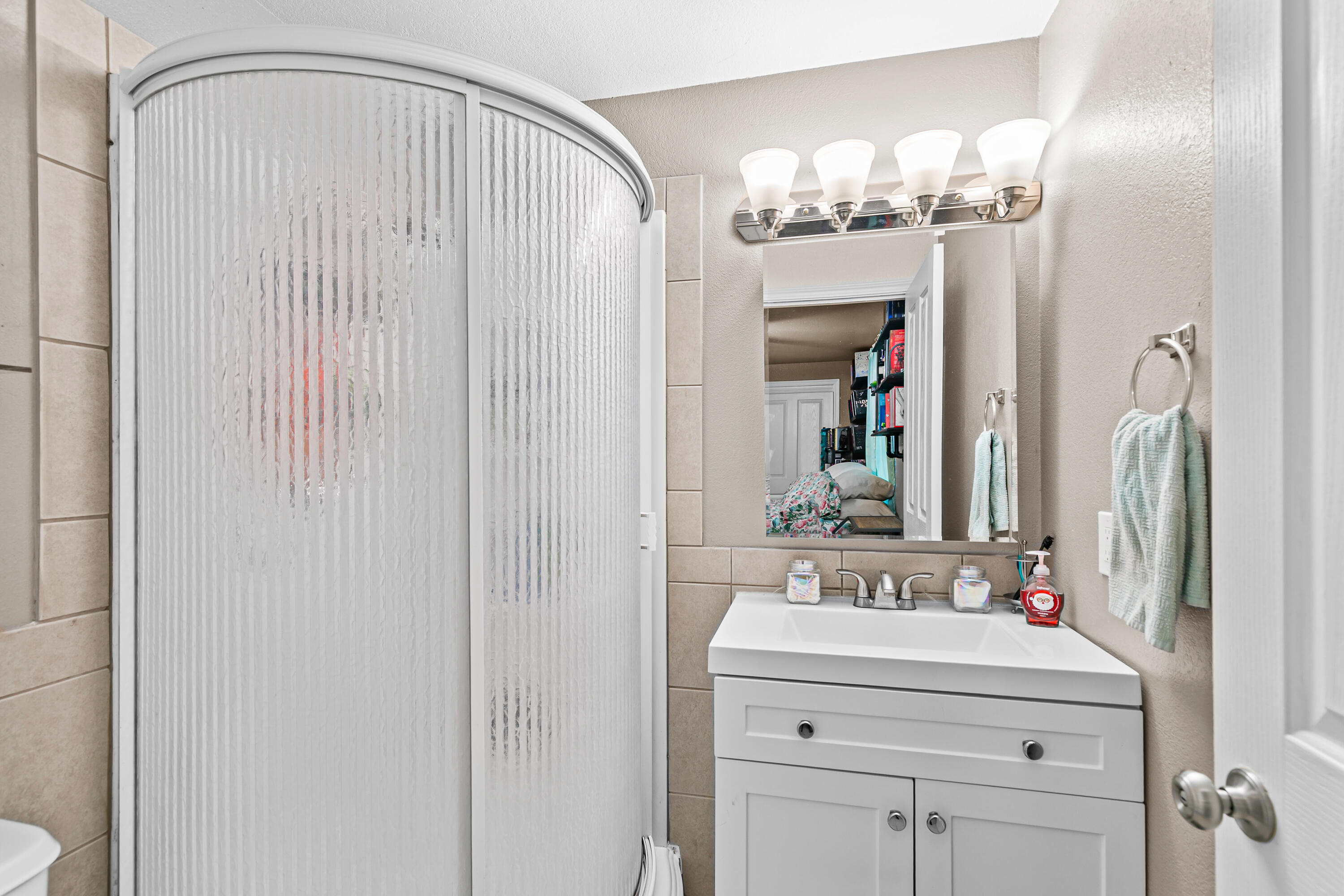 3712 Colver Road Phoenix, OR 97535 - Photo 18 of 38 Bathroom 1