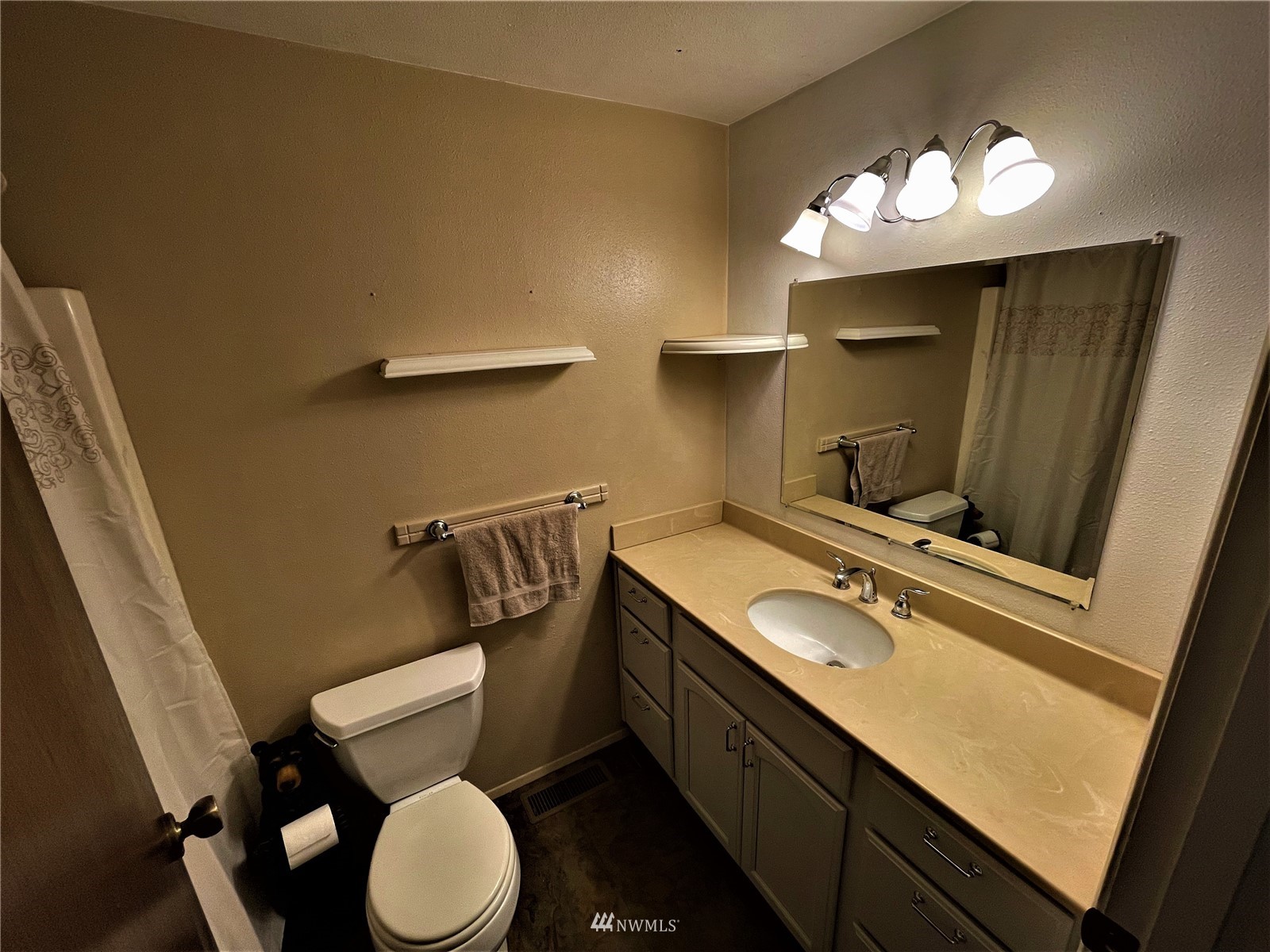 14380 Starr Road Southeast Olalla, WA 98359 - Photo 13 of 27 Gallery Image 13