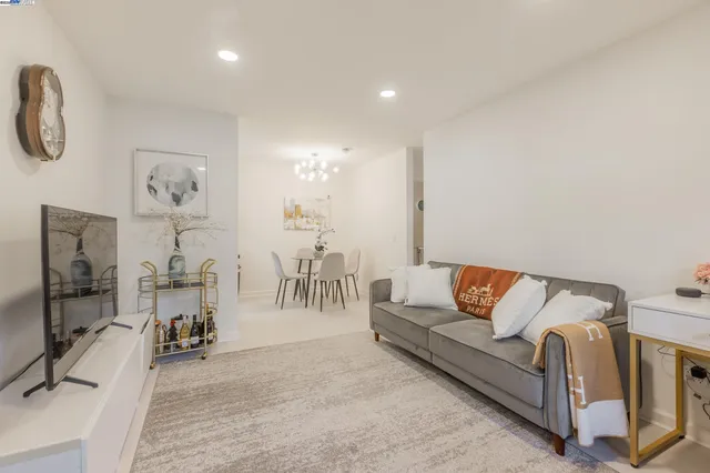 $515,000 | 408 Boardwalk Avenue, Unit 1, San Bruno, CA 94066