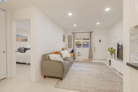 $515,000 | 408 Boardwalk Avenue, Unit 1, San Bruno, CA 94066