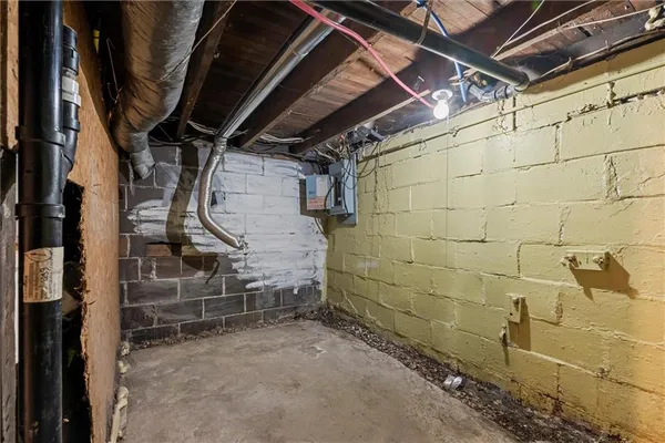 $50,000 | 2004 Woodmont Avenue, New Kensington, PA 15068