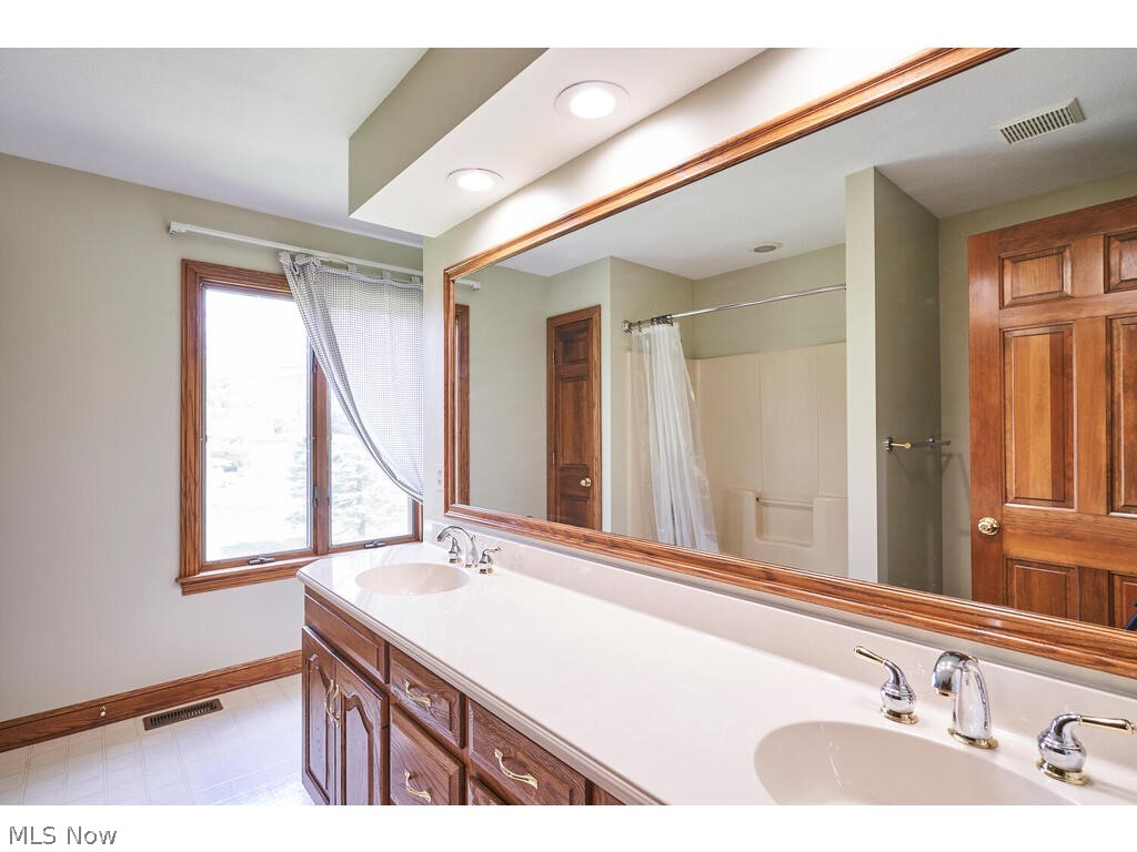 4808 Pin Oak Road Akron, OH 44333 - Photo 23 of 33