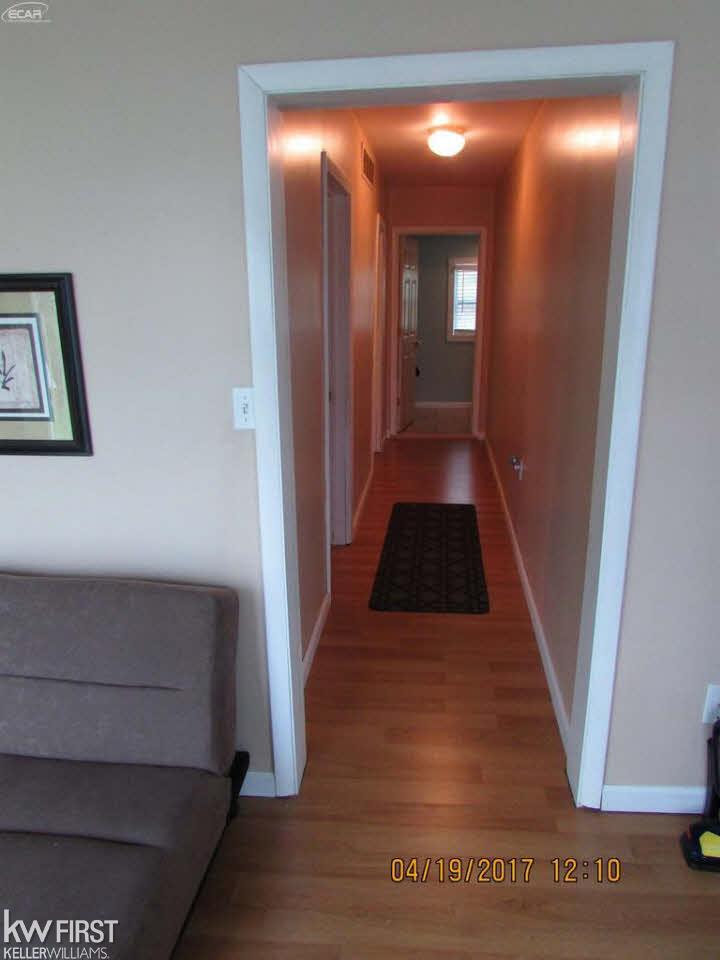 3657 Conrad Road Brighton, MI 48116 - Photo 19 of 24 21286110-18.JPG