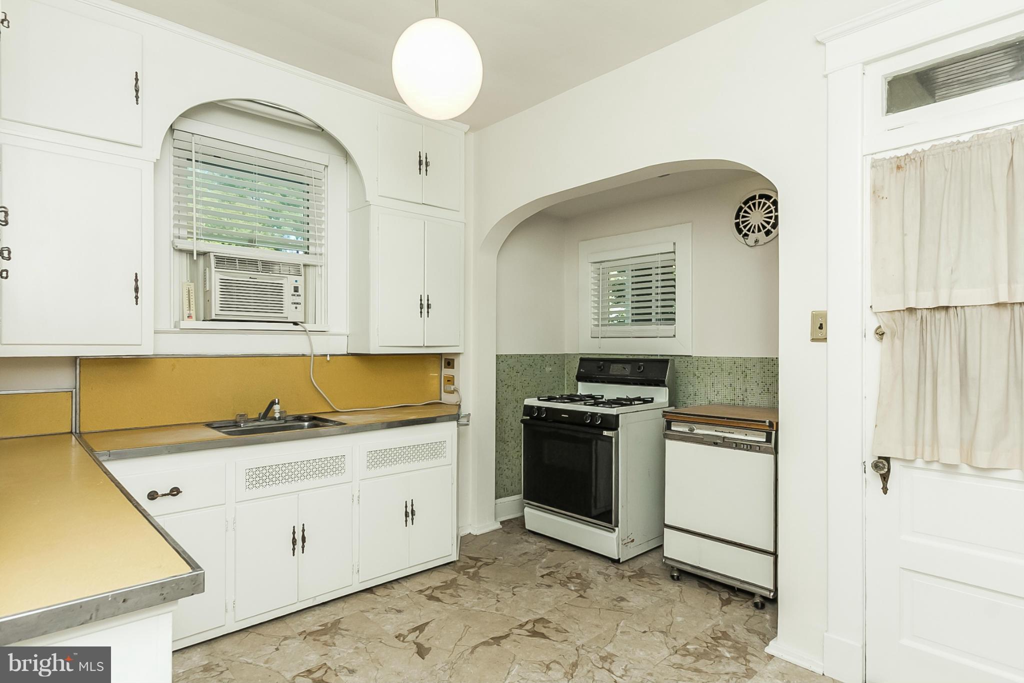 2502 Ken Oak Road Baltimore, MD 21209 - Photo 12 of 27 Kitchen