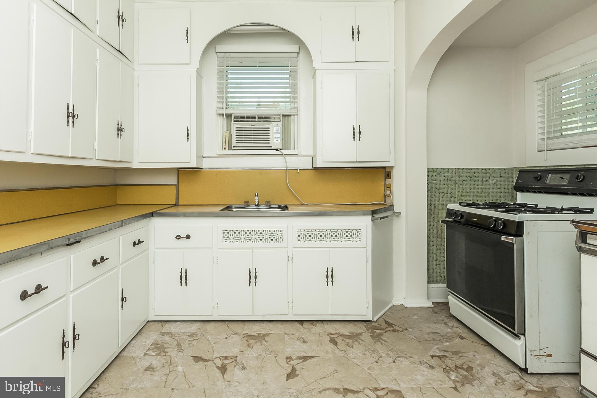 2502 Ken Oak Road Baltimore, MD 21209 - Photo 13 of 27 Kitchen