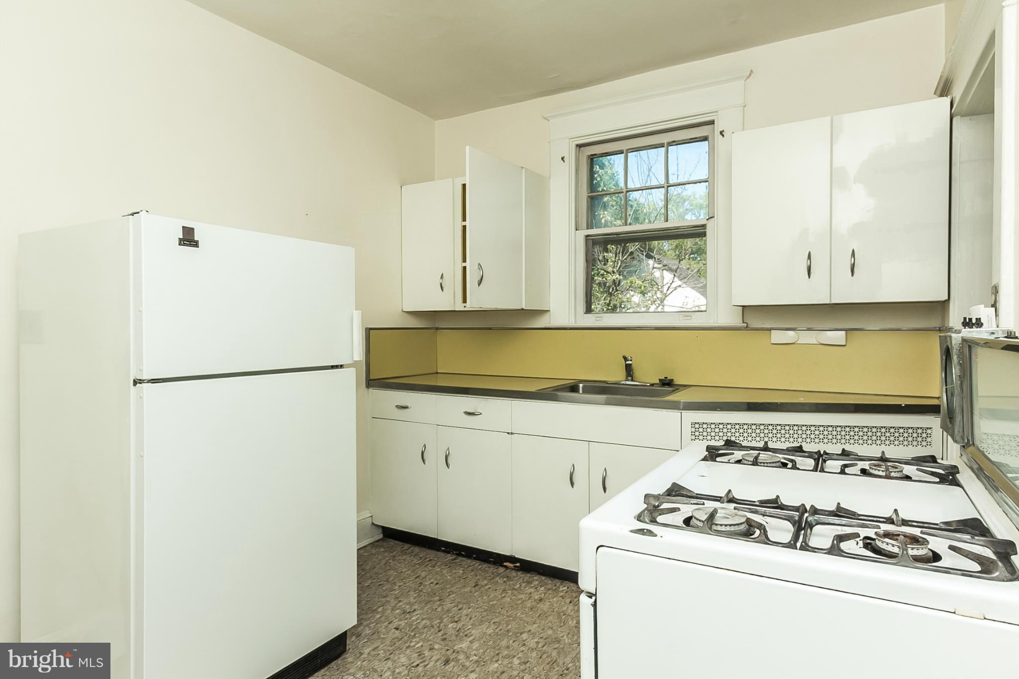 2502 Ken Oak Road Baltimore, MD 21209 - Photo 20 of 27 Kitchen