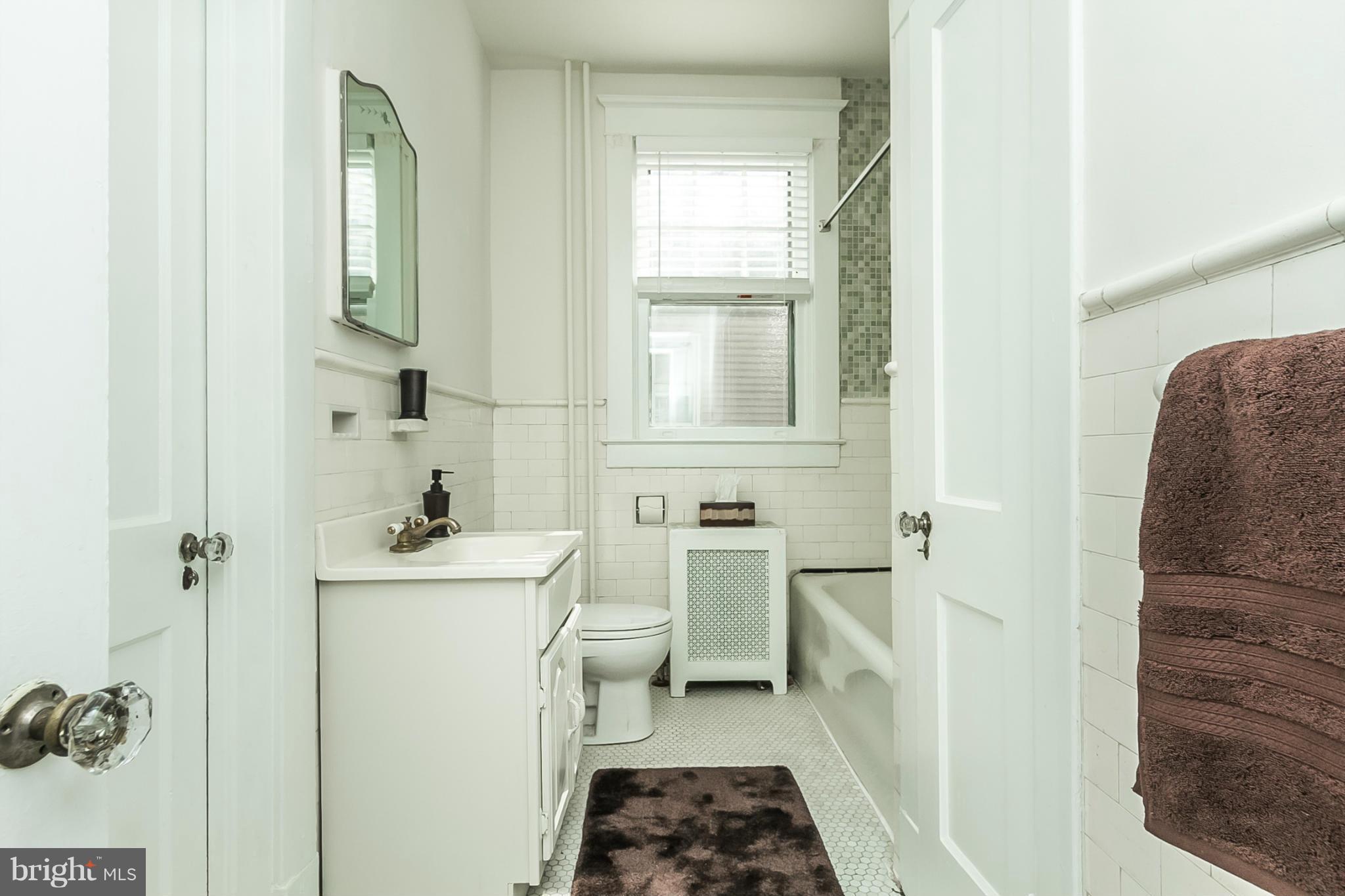 2502 Ken Oak Road Baltimore, MD 21209 - Photo 9 of 27 Bath