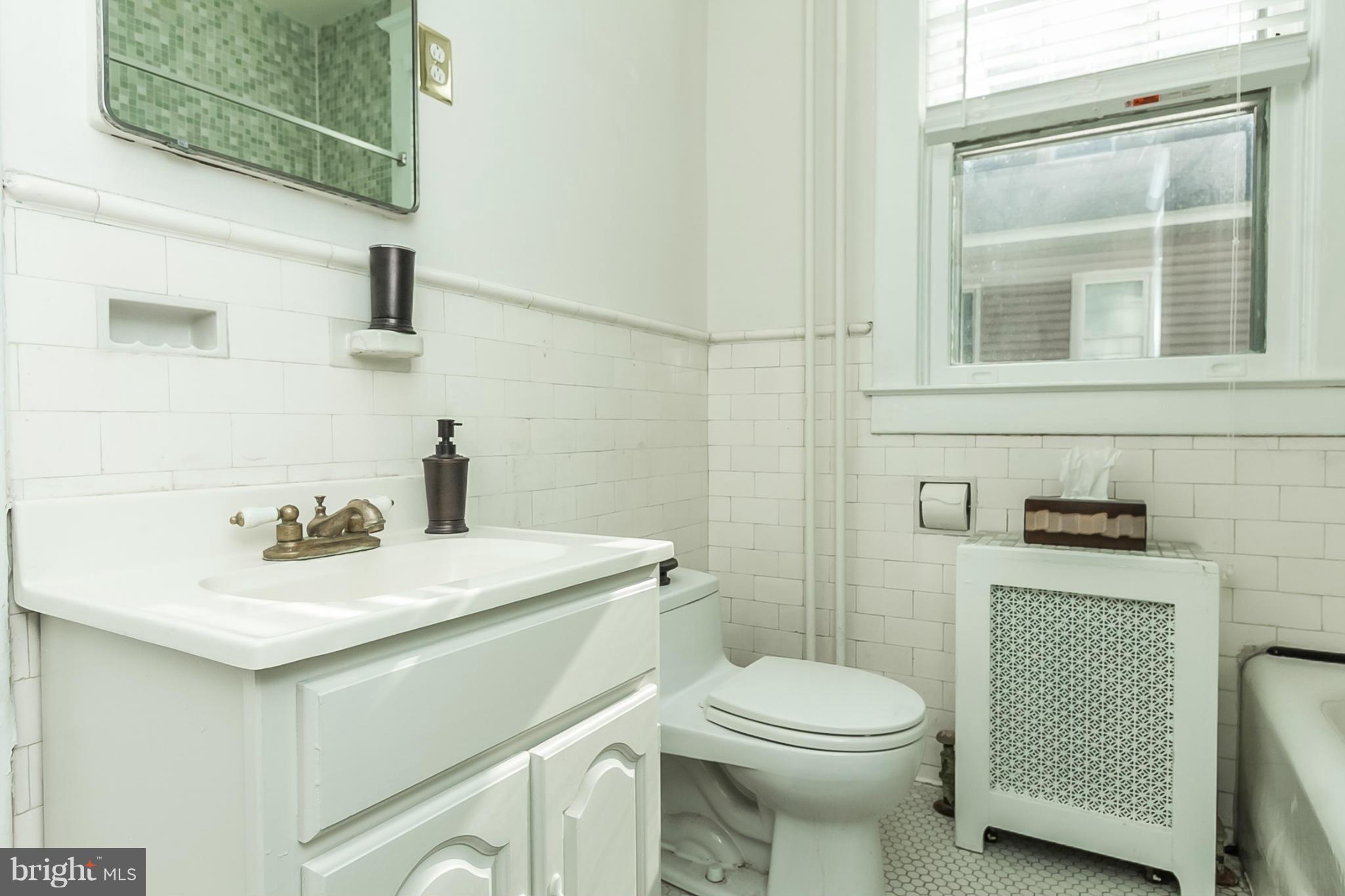 2502 Ken Oak Road Baltimore, MD 21209 - Photo 10 of 27 Bath