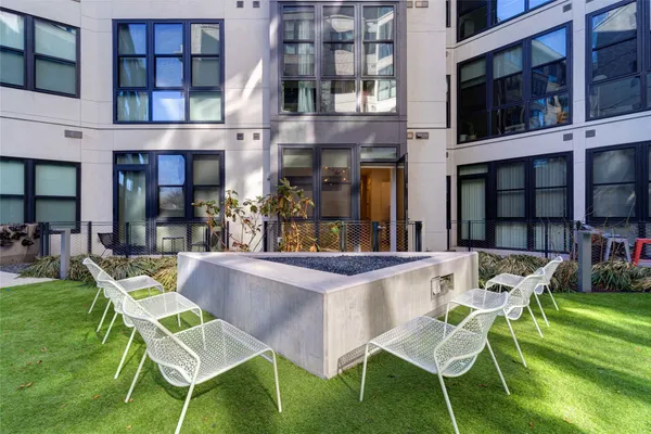 $1,900 | 800 Embassy Drive, Unit 123, Austin, TX 78702