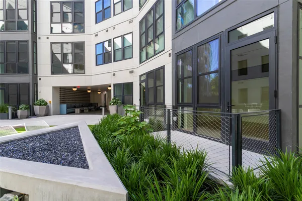 $1,900 | 800 Embassy Drive, Unit 123, Austin, TX 78702