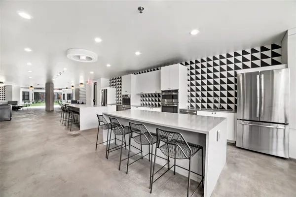 $1,900 | 800 Embassy Drive, Unit 123, Austin, TX 78702