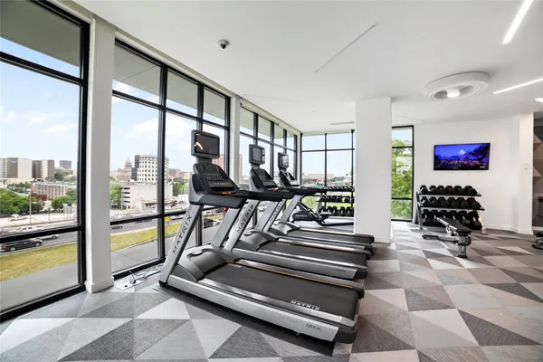 $1,900 | 800 Embassy Drive, Unit 123, Austin, TX 78702