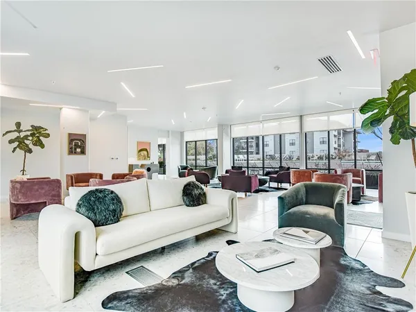 $1,900 | 800 Embassy Drive, Unit 123, Austin, TX 78702