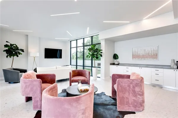 $1,900 | 800 Embassy Drive, Unit 123, Austin, TX 78702