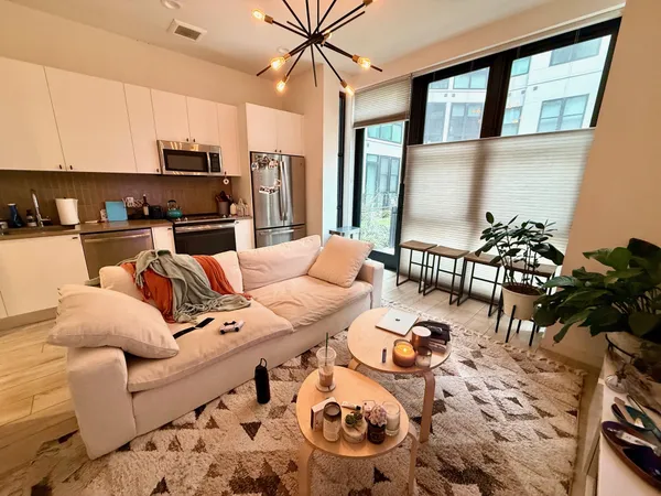 $1,900 | 800 Embassy Drive, Unit 123, Austin, TX 78702